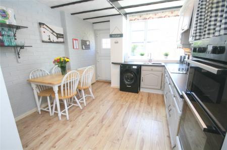 Kitchen Photo 2