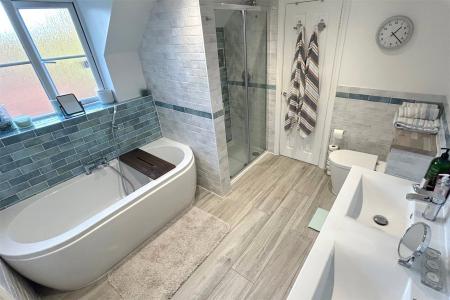 En Suite Bathroom(2)