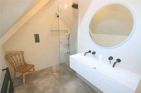 En-Suite Photo 2