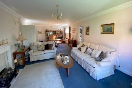 Living Room/Dining