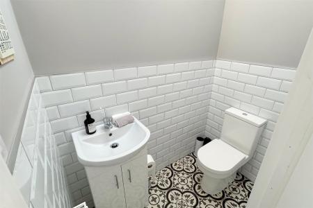 Cloakroom/Wc