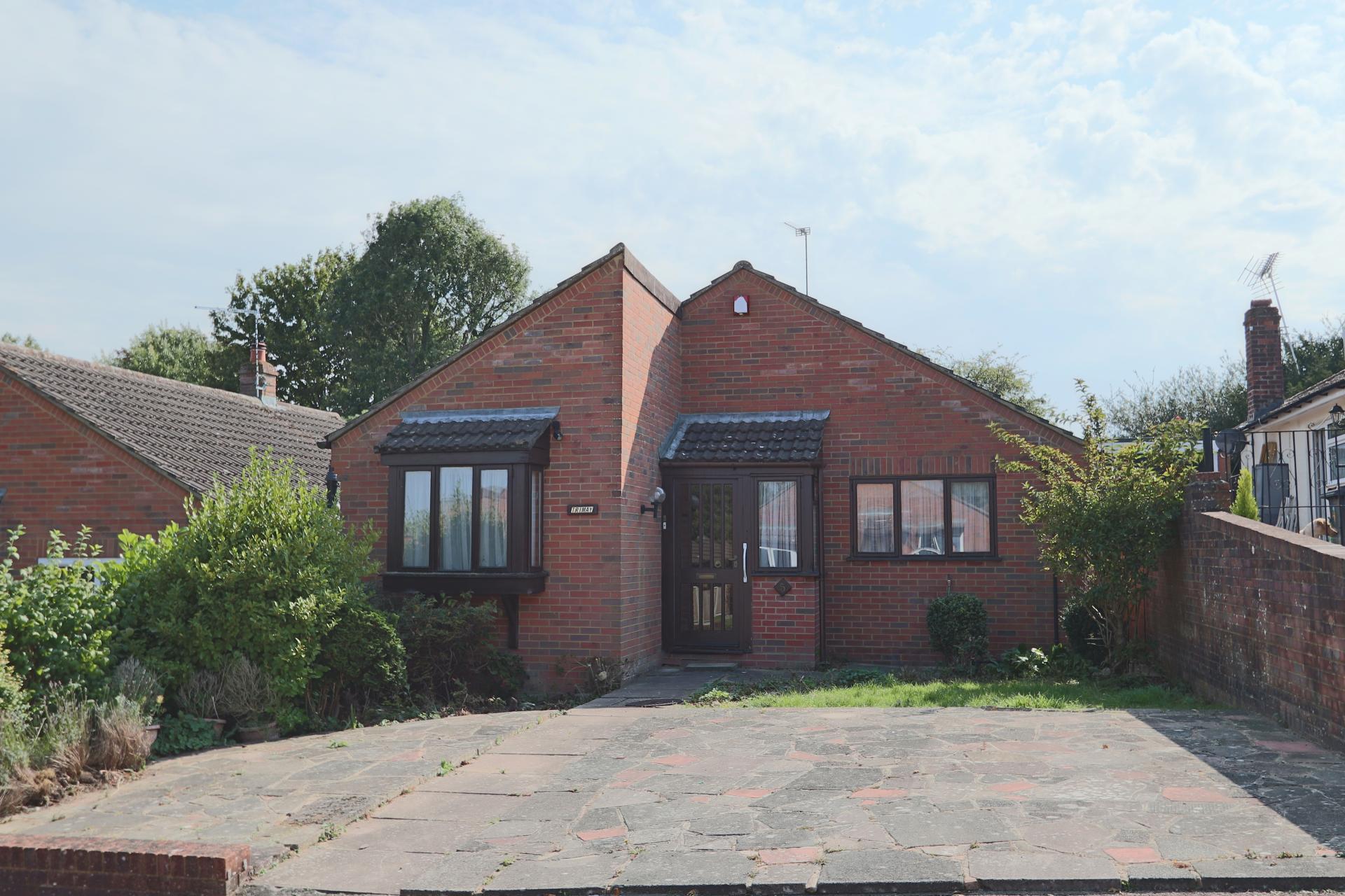 2 bedroom Detached Bungalow for sale in Old Coulsdon