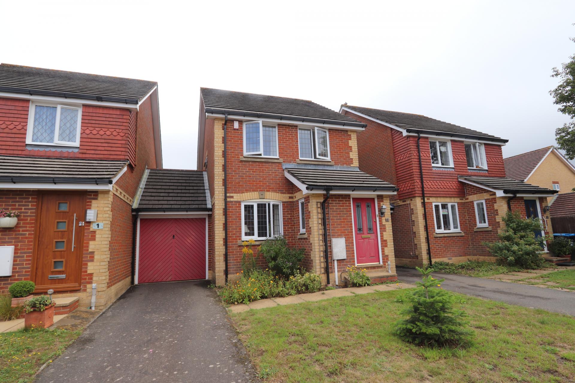 3 bedroom Link Detached House for sale in Caterham