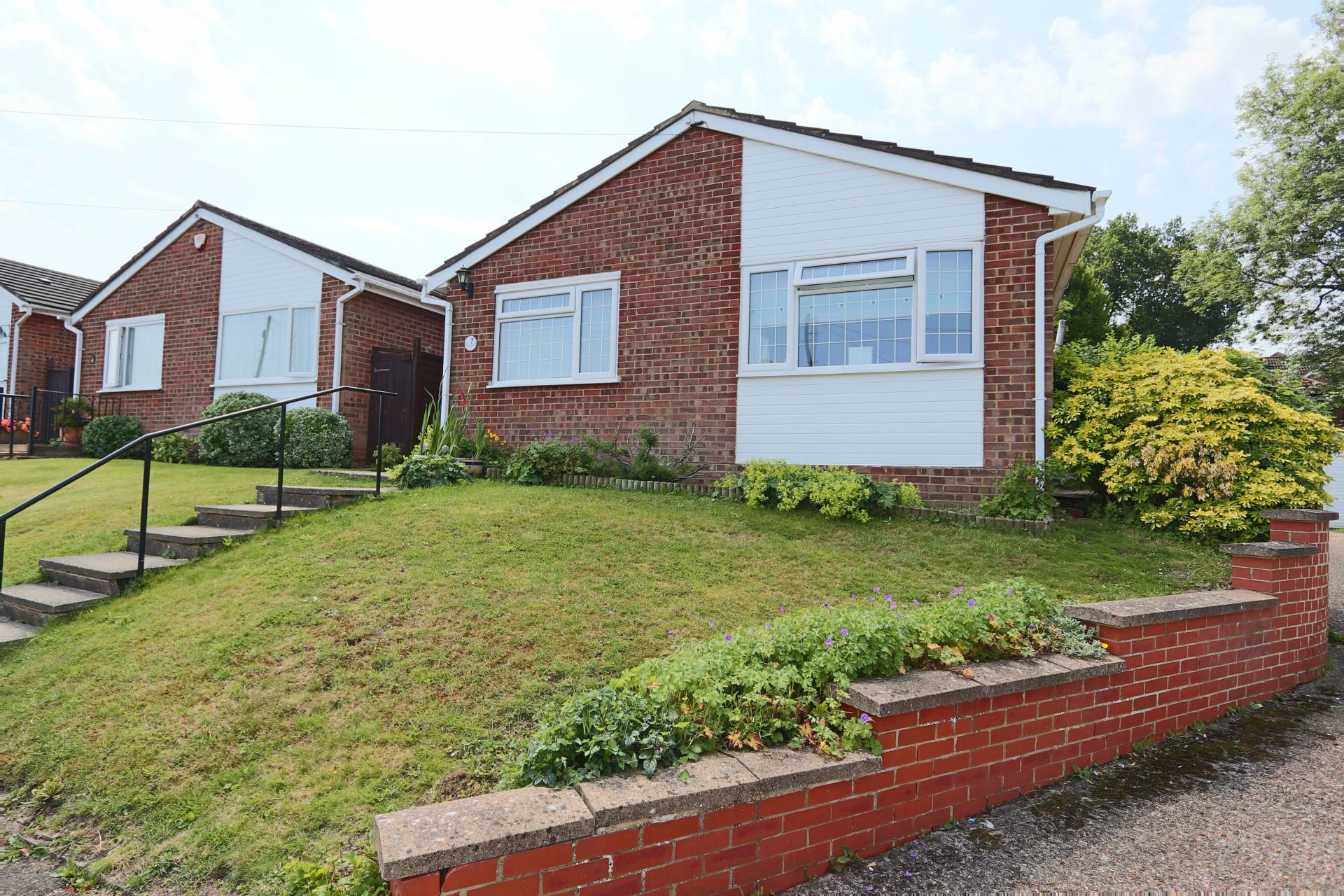 2 bedroom Detached Bungalow for sale in Old Coulsdon