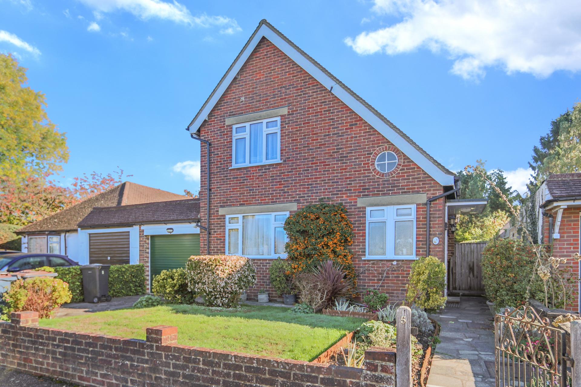 2 bedroom Detached House for sale in Coulsdon