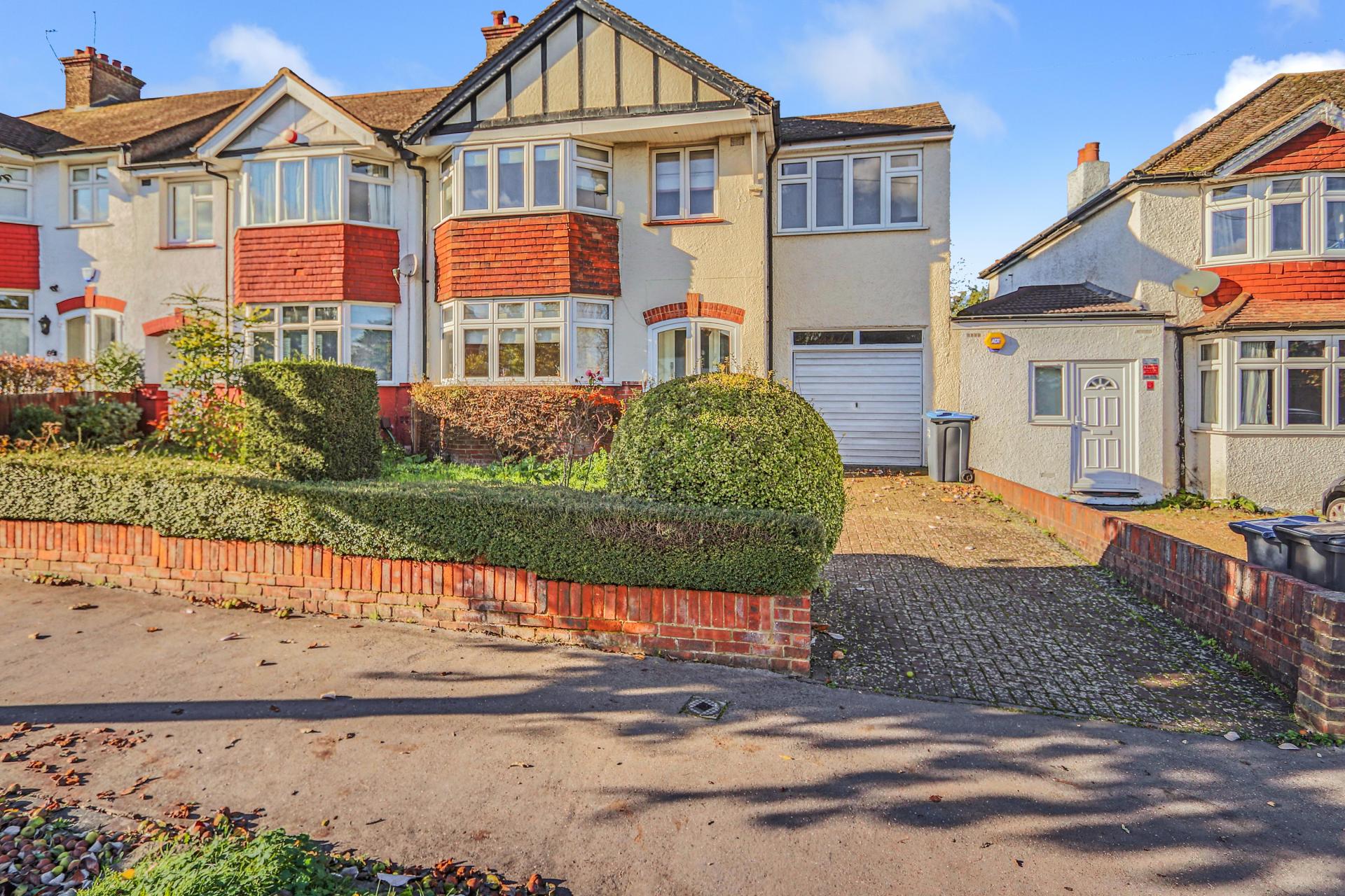 4 bedroom End of Terrace House for sale in South Croydon