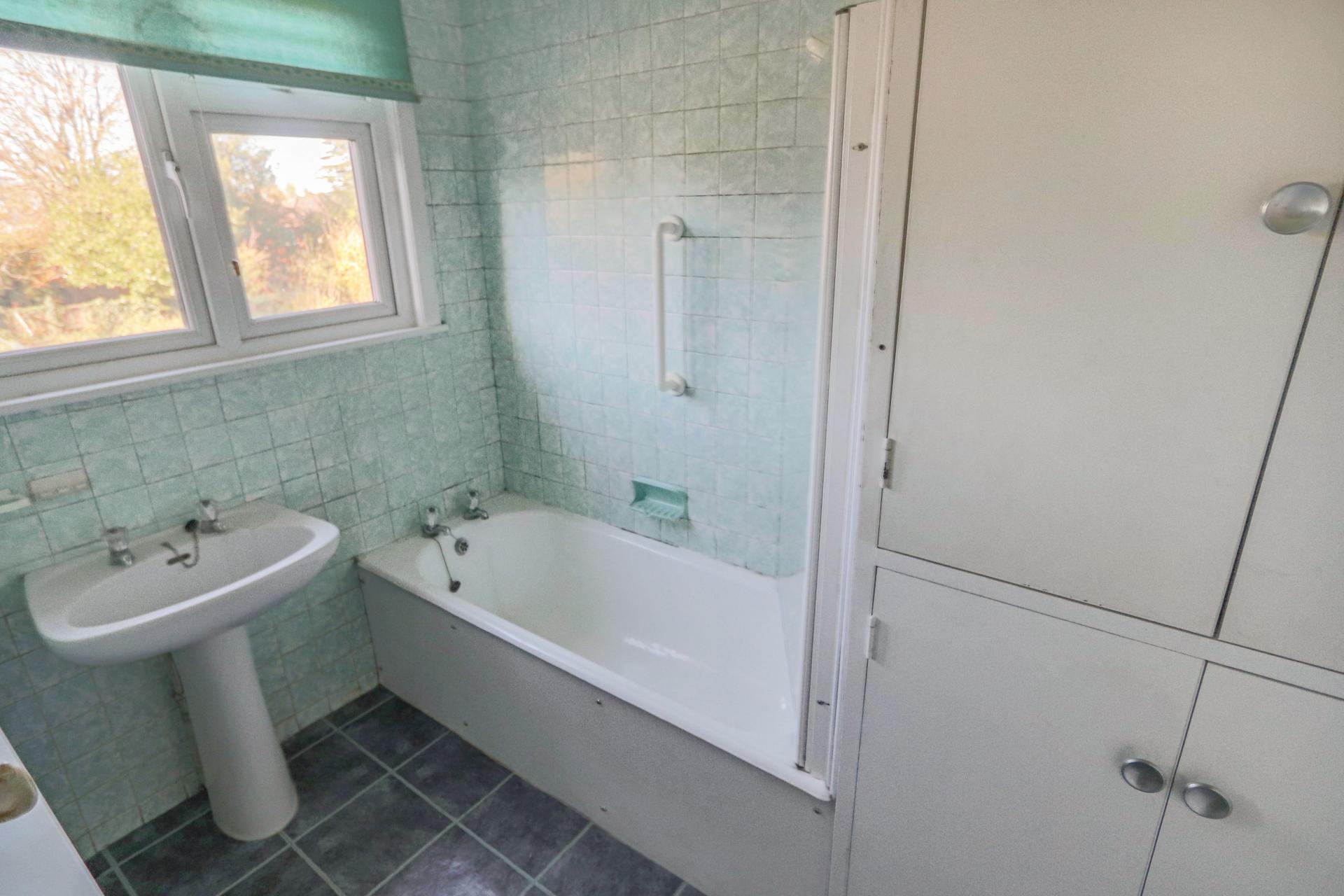 4 bedroom End of Terrace House for sale in South Croydon