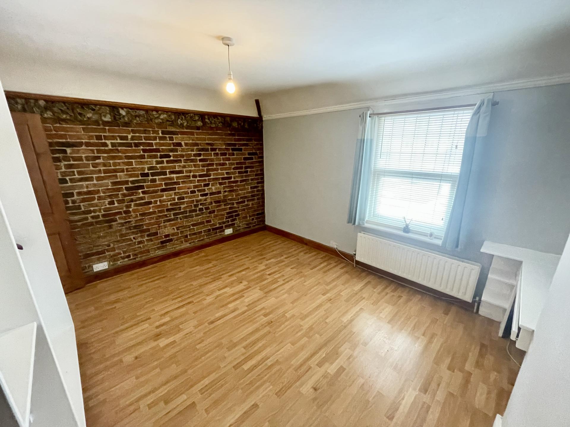 2 bedroom SemiDetached House for rent in Coulsdon