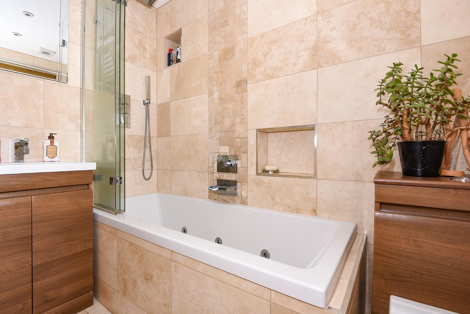 2 bedroom Terraced House for rent in Berks