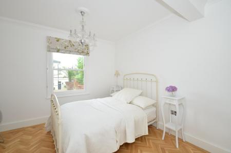 38kingsrd-bed2.JPG