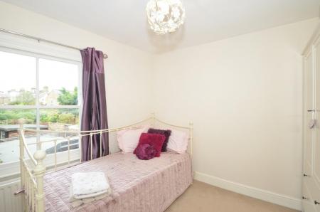 27helenard-bed2.JPG