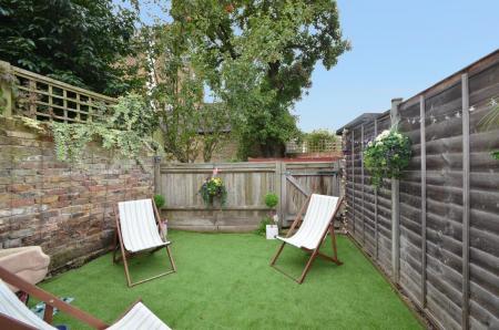 27helenard-gdn1a.jpg