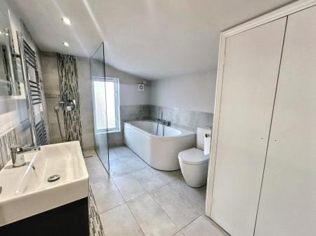 WhatsApp Image 20251203 at 113936_2b8e1ac1.jpg