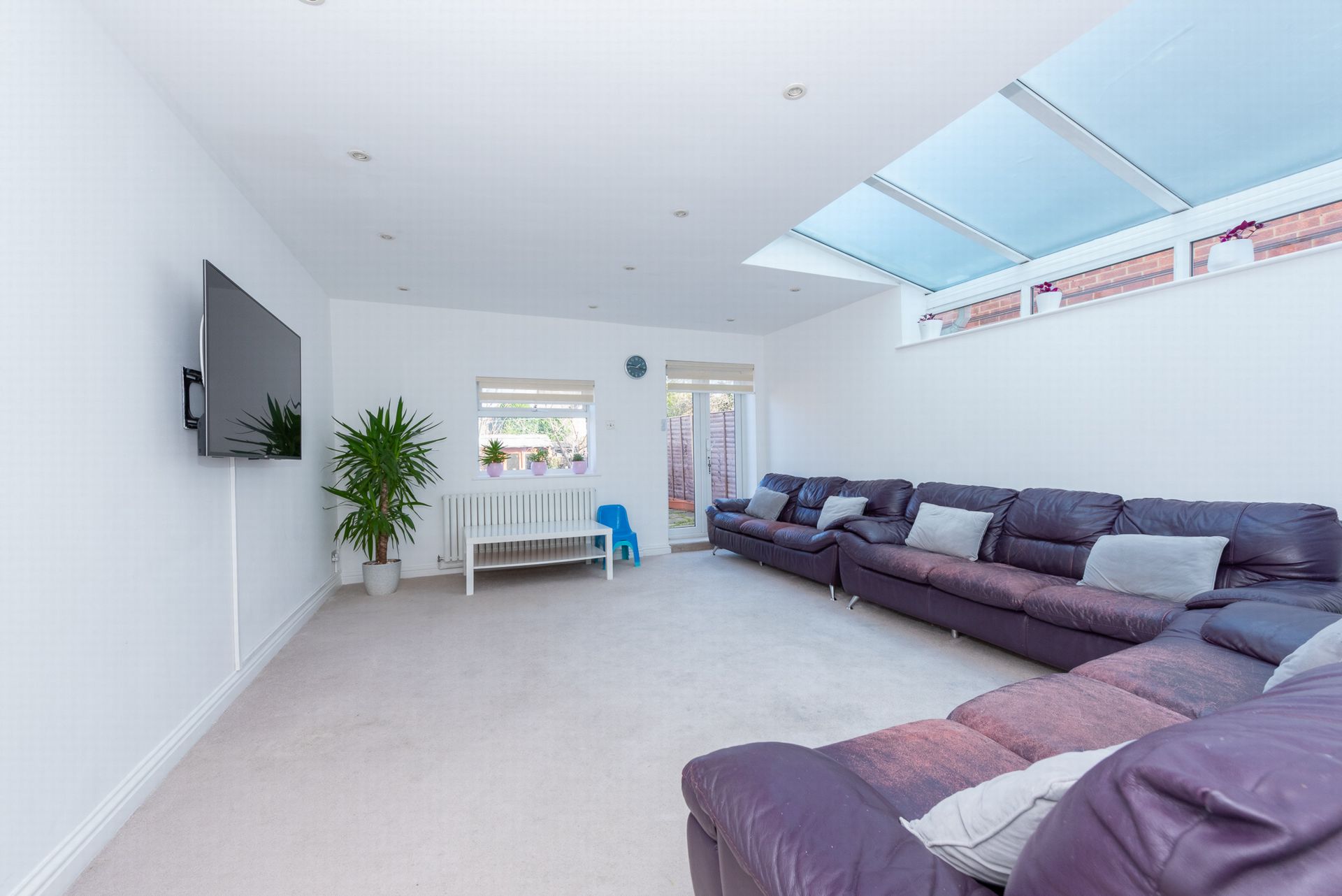 3 bedroom SemiDetached House for rent in Farnborough