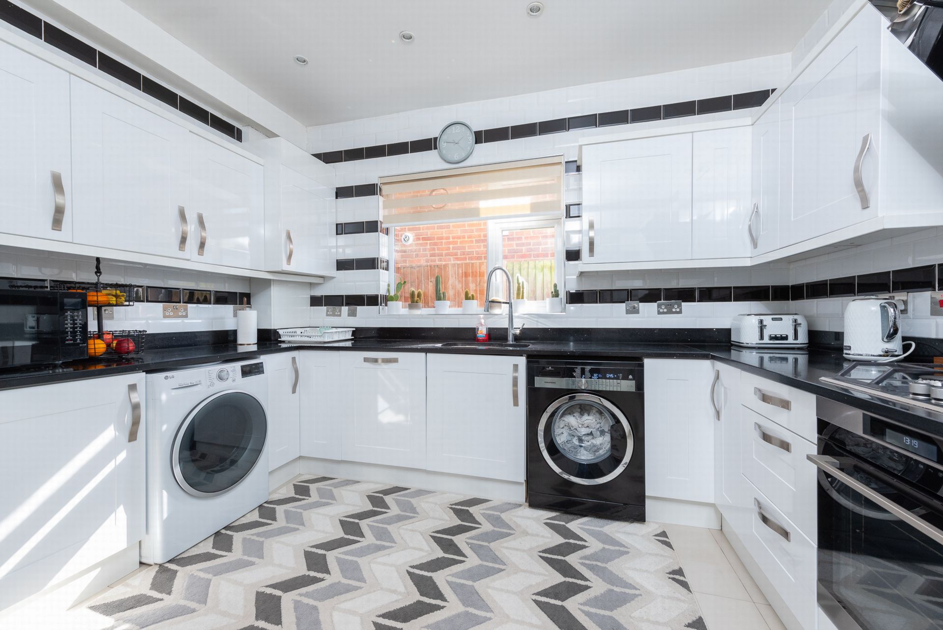 3 bedroom SemiDetached House for rent in Farnborough