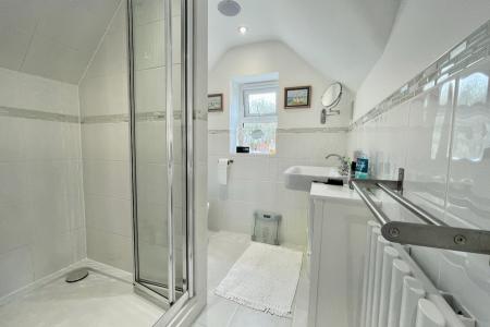 Proprietors Accommodation: En-Suite Shower Room