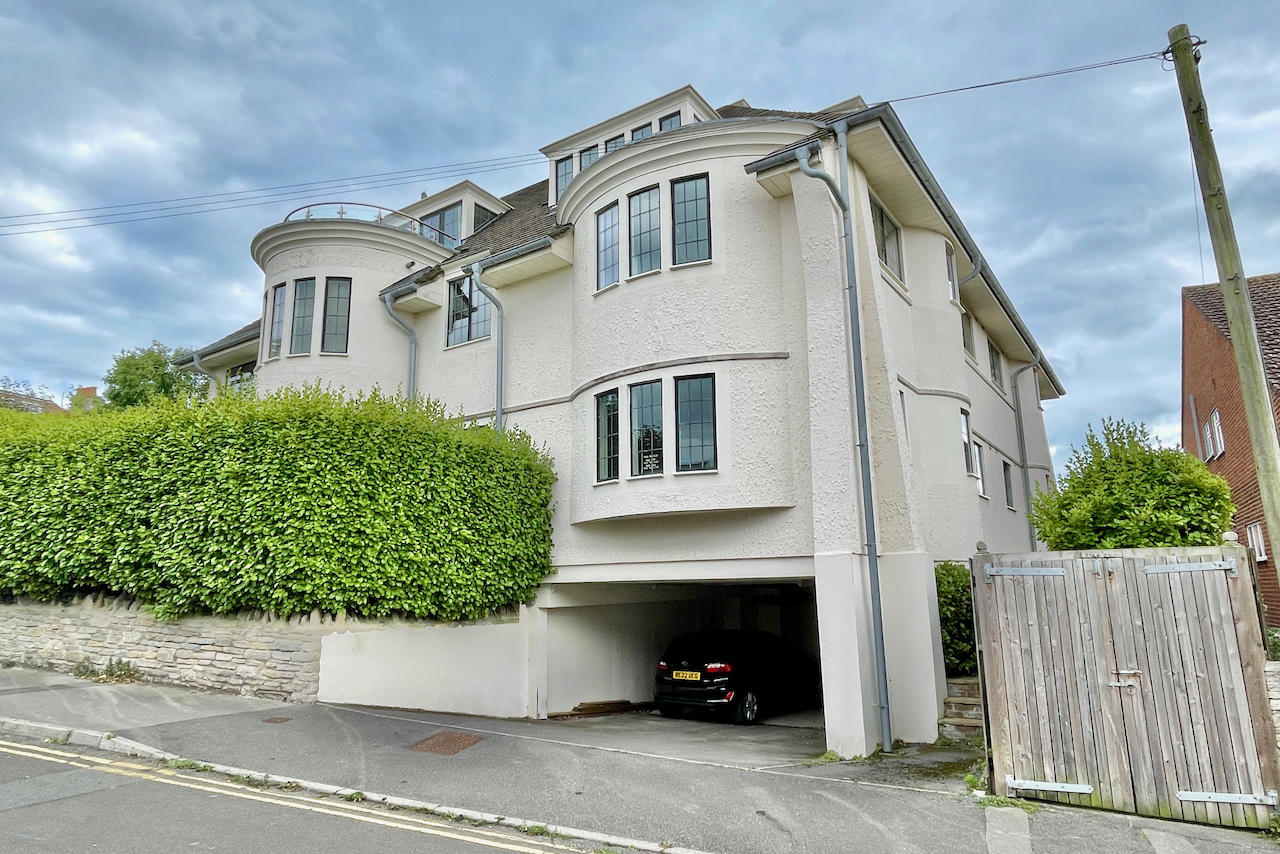 2 bedroom Flat for sale in Swanage