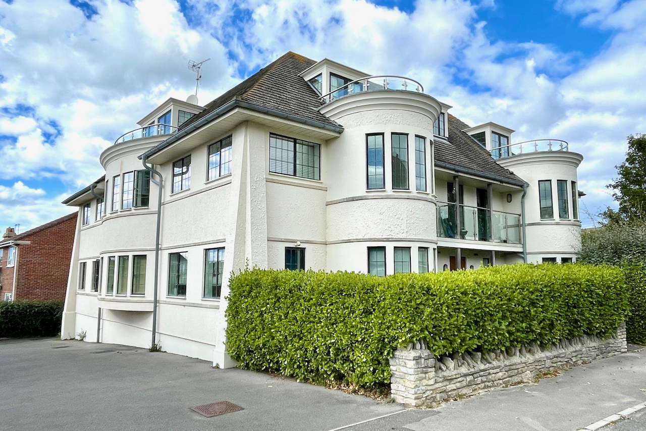 2 bedroom Flat for sale in Swanage