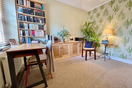 Bedroom 3/ study