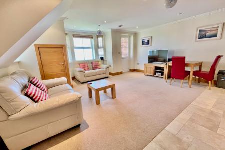 Open Plan Living Room/Dining Room/Kitchen