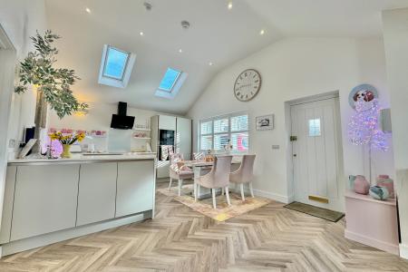 Kitchen/Dining Area