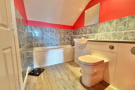 En-Suite Bathroom