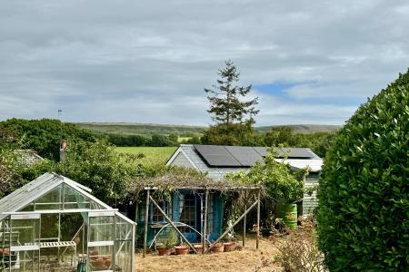 Garden & Outbuildings