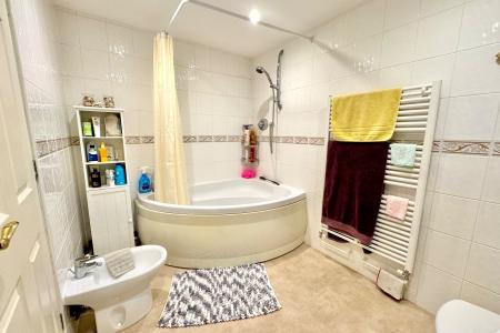 En-suite Bathroom