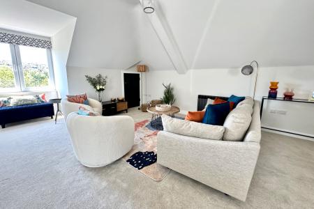 Open Plan Living Room/Kitchen