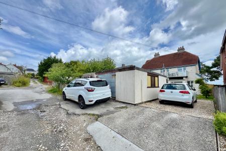 Garage & Parking
