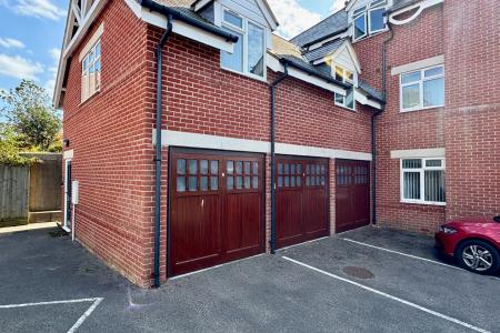 Garage & Parking