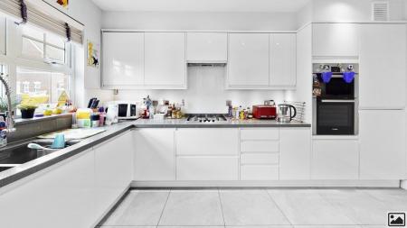 Sebergham_Grove_Mill_Hill_NW7_2AU_Kitchen.jpg