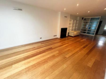 RECEPTION ROOM 1.jpg