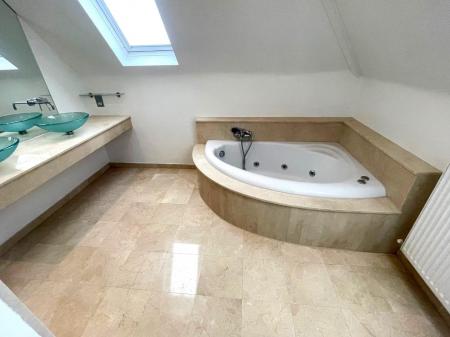 BATHROOM 3.jpg