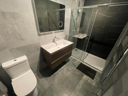 SHOWER ROOM.jpg