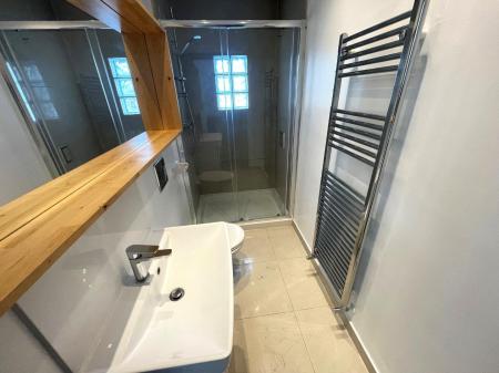 SHOWER ROOM.jpg