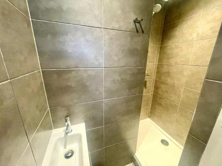 EN-SUITE SHOWER.jpg