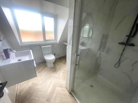 SHOWER ROOM.jpg