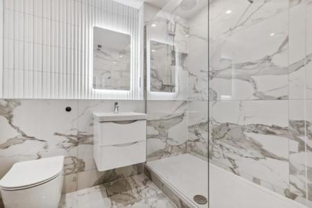 SHOWER ROOM.jpg