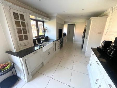 KITCHEN 3.jpg