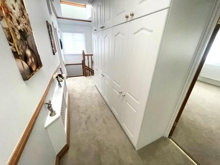 UPSTAIRS HALLWAY.jpg