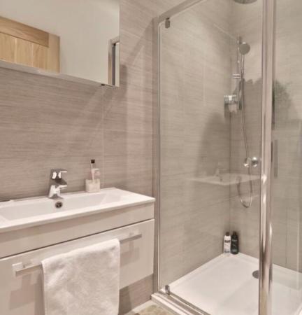 SHOWER ROOM.PNG