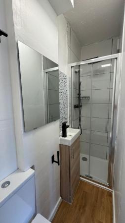 SHOWER ROOM.jpg