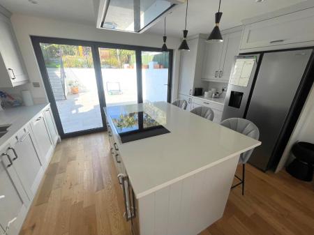 KITCHEN 2.jpg
