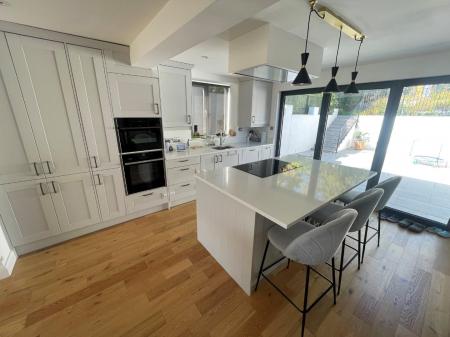 KITCHEN 1.jpg