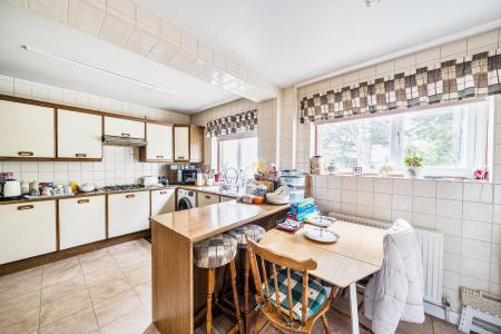 kitchen breakfast.jpg