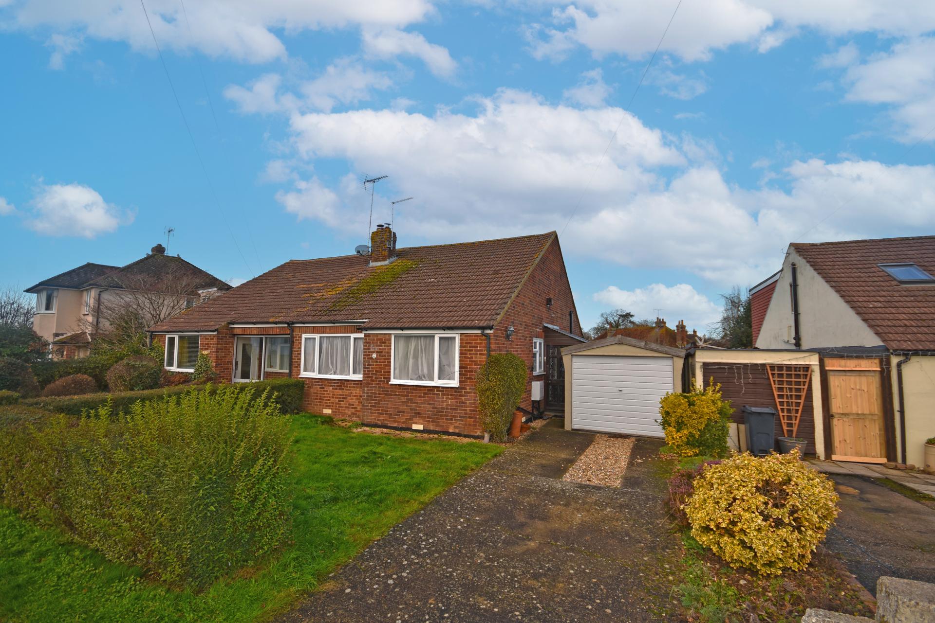 2 bedroom Detached Bungalow for sale in Tenterden