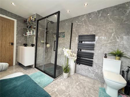 2nd Bedroom Ensuite