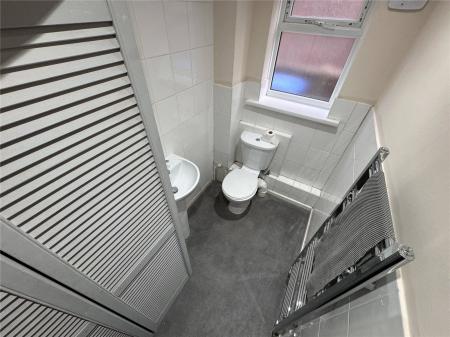 Downstaris Wc