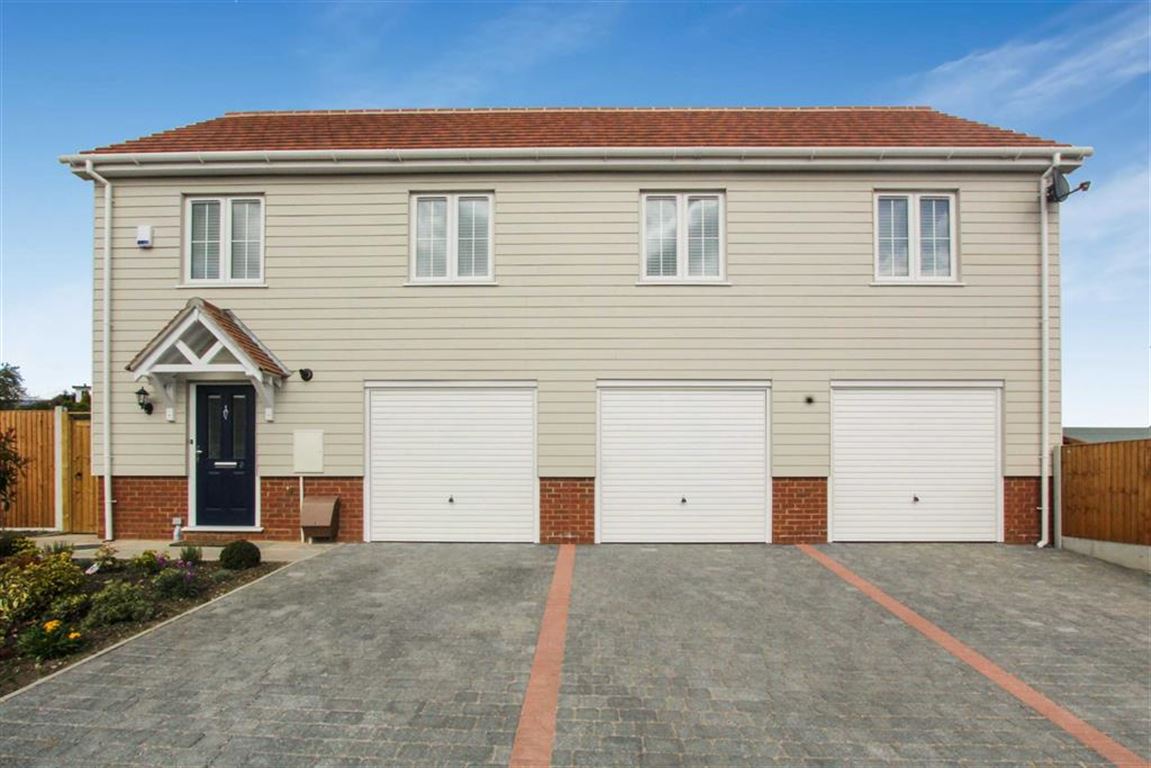 2 bedroom Detached House for sale in Eversley